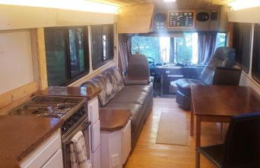 Madrone Hideout - decked out bus! - Foto 25