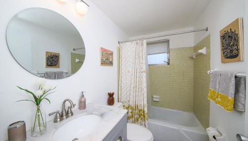 Siesta Sol Art Bungalow- 2 miles to Siesta Key! - Foto 3, towels, Shower