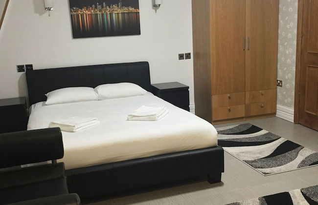 Paddington Apartments - Photo 2