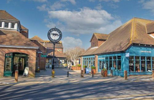 South Coast New Forest Holiday Home-4 Bed-Sleeps 8-Spacious-Parking-EV Dock-Large Garden-Playground-Great for Families-Groups-Professionals - Foto 36