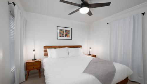 The Recharge - Springs , Tesla & EV Station , Pets - Foto 4