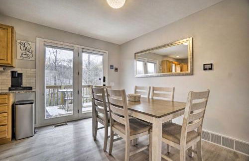 Renovated Logan Home with Pond and Fire Pit - Foto 6