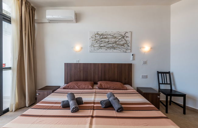 Seashells 2 bedroom Apartment with sunny terrace with stunning panoramic sea views by Getaways Malta - Foto 3