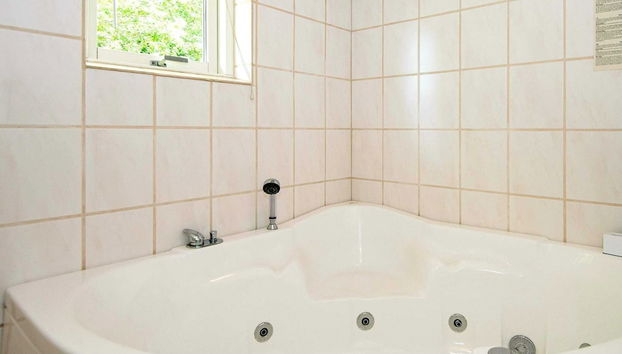 8 Person Holiday Home in Allingabro - Photo 3, Spa treatment