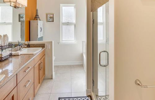 3BR Mountain Retreat with 2 Executive Suites & Scenic Views Sleeps 6 - Photo 19