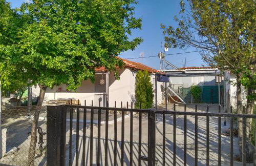 Io's Guest House - Photo 5