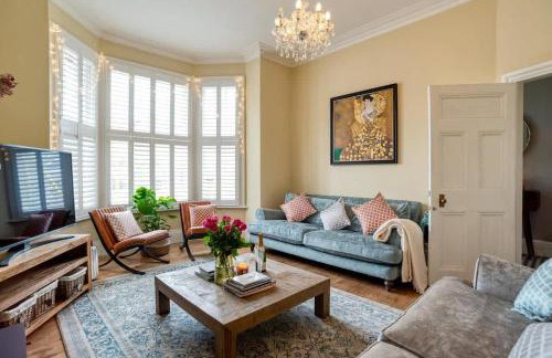 6BR Luxury Beach House Hot Tub & Sea Views - Foto 15