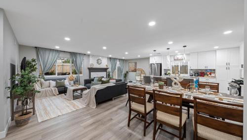 Entire Private Home with 3 Bedrooms 2 Bathrooms, Hot Tub, Garage, King Bed, Available Now - Foto 2