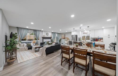 Entire Private Home with 3 Bedrooms 2 Bathrooms, Hot Tub, Garage, King Bed, Available Now - Foto 2