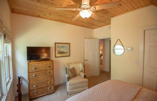 Retriever Beach - New River-frontage with Your Own Private Beach! Fire Pits - Games and More! - Foto 24