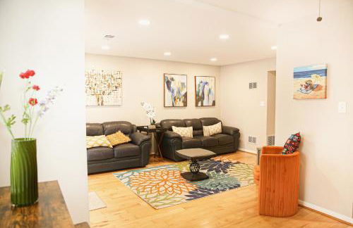 Charming 3bd Alexandria House, 11 miles to DC, Nice front view - Foto 1