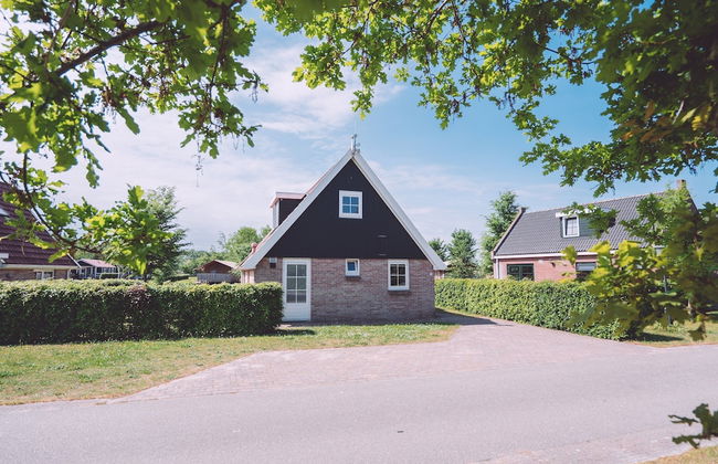 Cozy Furnished House with Garden near Nature Reserve - Photo 12