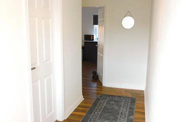 Newly refurbished 2 bedroom apartment close to station and local amenities - Foto 16