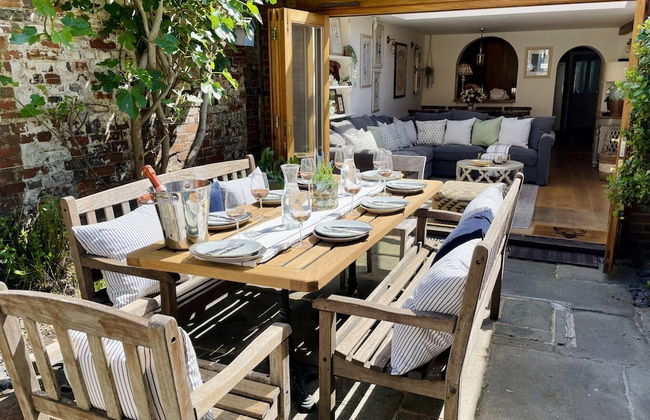 Dolls House - Luxury Townhouse - From 400 Per Night - Photo 27