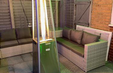 Luxxe House with Hot tub and Pool table - Photo 60