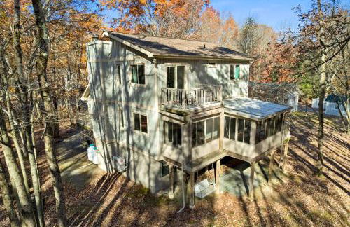 Vaulted Pines Lodge Hot Tub Game Room - Foto 36