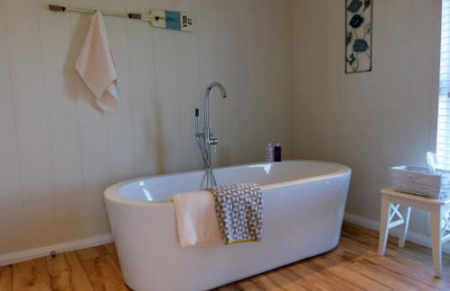 Shropshire Lodges - Romantic Luxury Hot Tub Breaks - Foto 37