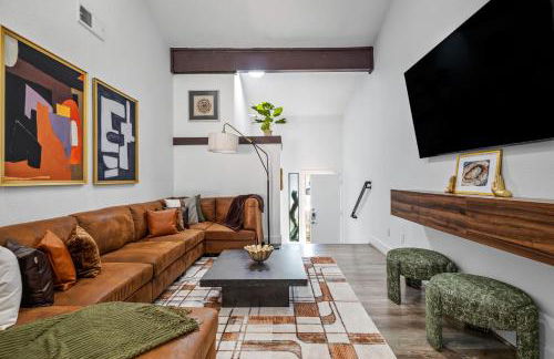 The Orange Door - Unit A - Heated Plunge Pool - Photo 9