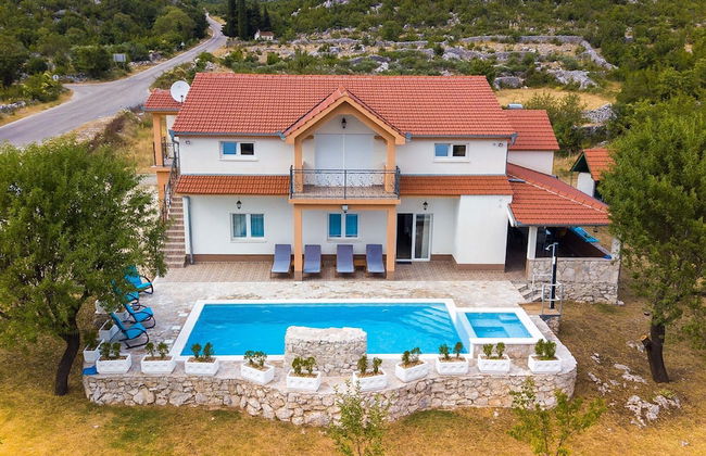 Secluded Holiday Home With Pool and Hot Tub - Foto 23