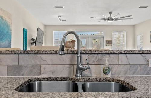 Shells and Bells Ocean Paradise - Sleeps 24, 2 Private Pools - Foto 13