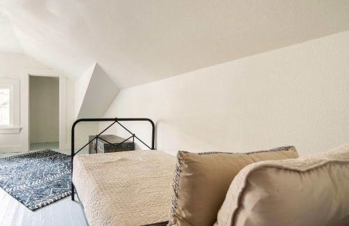 Stay Portland - 3BR - Sleeps 6 - Steps to NW 23rd - Fast WiFi - Foto 17