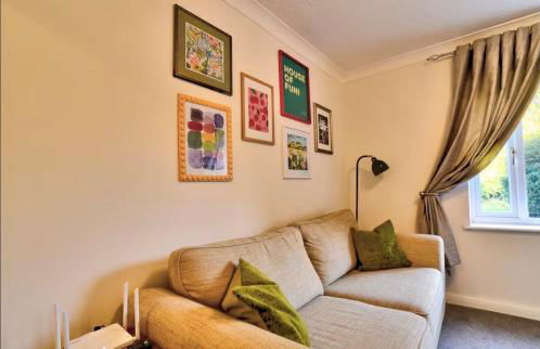 Stylish 1 Bedroom Apartment with Free Parking and Links to London & Essex - Foto 6