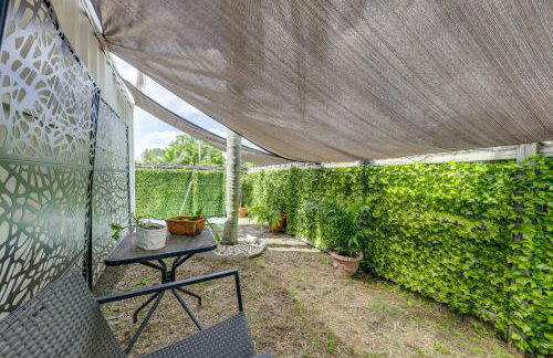 Mod Bungalow with Ultra-Private Outdoor Hang Space! - Foto 22