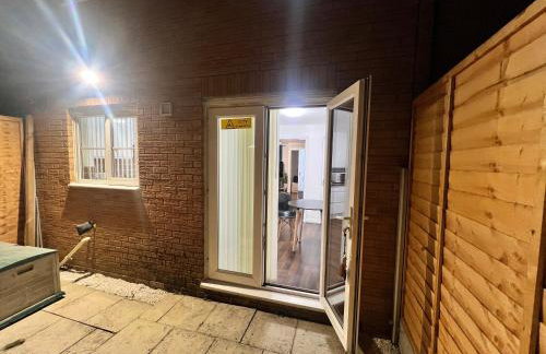 New Manchester City Getaway House with 2 FREE Parking - Foto 23