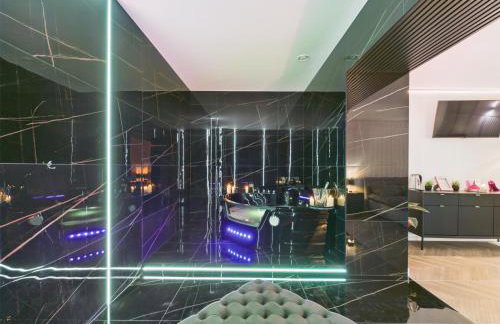 Jacuzzi LoveAparts Marki Romantic Getaway - Photo 48