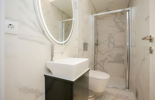 Sea Side Luxury Apartment - Photo 22