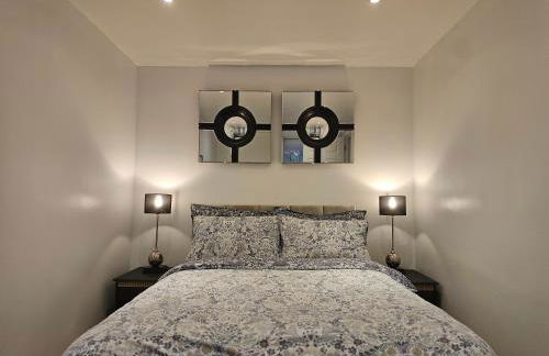 StayZen Apartments - Free Parking & Private Garden Ground Floor Central Woking - Business & Leisure - Photo 14