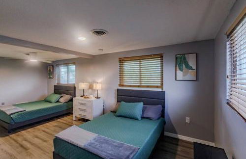 Spacious Backyard & Pool Retreat - 5 Mins to Beach - Foto 7