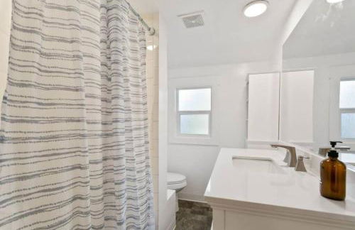 Quaint South Hill Home w Luxury King Bed and Wifi - Foto 16