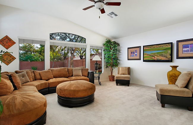 Near Great Shopping & Dining! Pool Table & Games! - Foto 14