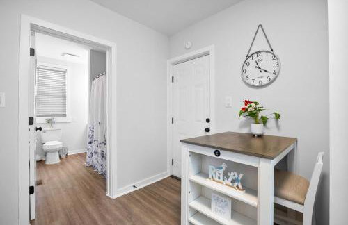 Private Downtown Bungalow Near Riverwalk & Beaches - Photo 29