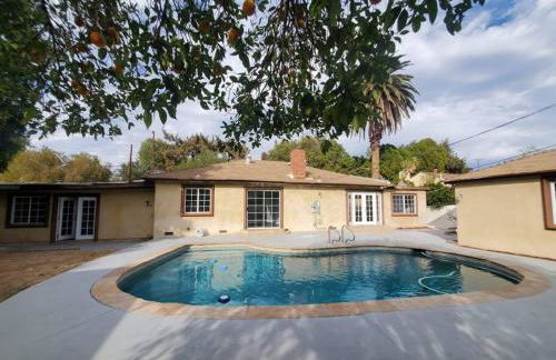 Tarzana 6 Bedroom Charmer W Pool - Foto 1