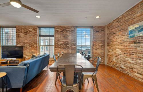 Ideal Spot Near 4th Street Live & Local Dining - Foto 16