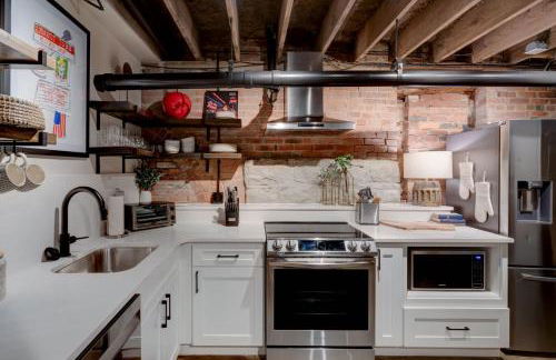 Historic Stay Near Downtown - Foto 14