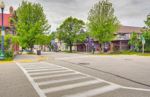 Cozy Elkhart Lake Apartment Walk to Town and Dining - Foto 3