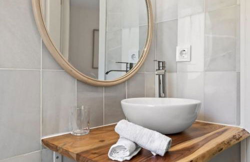 Beautiful 3 Bed Stylish & Cozy Apartment - Susanna Suite - Photo 33