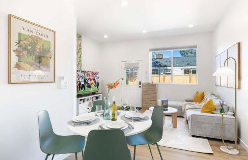 2025 Built Single-Level 2BR Serene Home with 2 AC - Foto 15