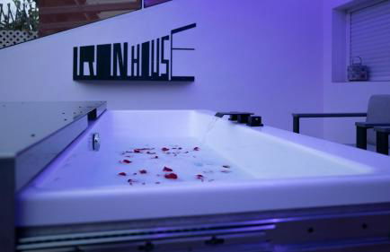 Iron House - Penthouse with Bathtub in Golden Mile & Roman Bridge - Foto 47