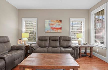 Sleeps 22, Lakefront w/ Private Dock & Pool, 2 Houses Lake Living by Avantstay - Foto 48