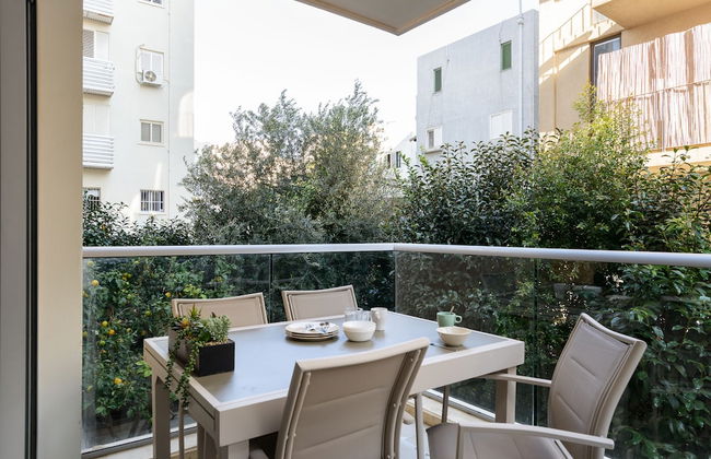 Quiet Hideaway & Terrace near Beach by FeelHome - Foto 13