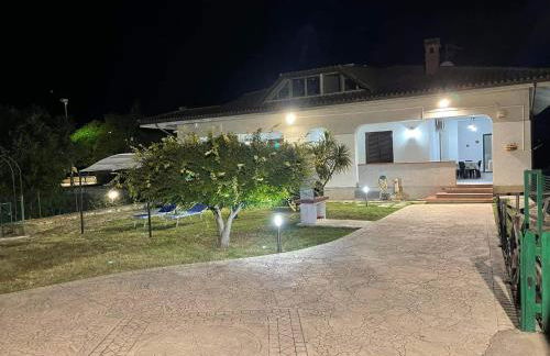 Villa Lidia & Attico degli artisti, free pets , giardino recintato e attrezzato - Foto 1