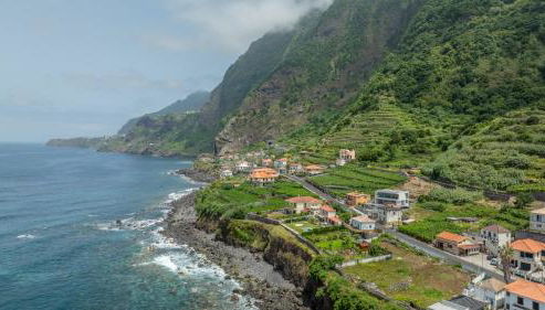 Coastal São Vicente Mountain & Sea View Hideaway with Free Parking - Foto 5