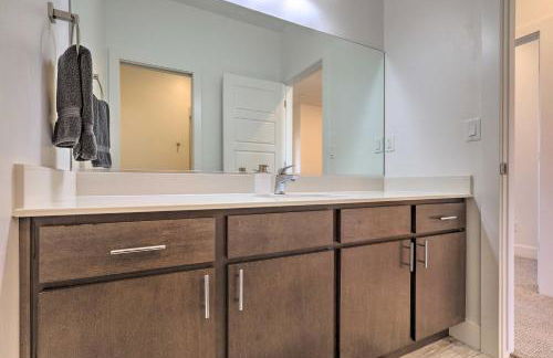 Sunny Resort Townhome and Balcony and Pool Access - Foto 23