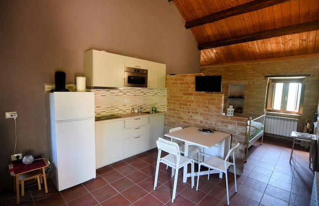 Charming 2-bed Apartment in Petritoli - Photo 1