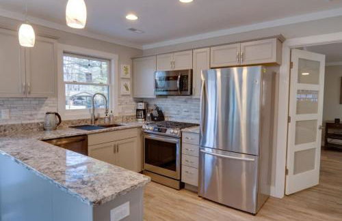 Blue Ridge Hideaway at Lake Toxaway with Hot Tub - Foto 9