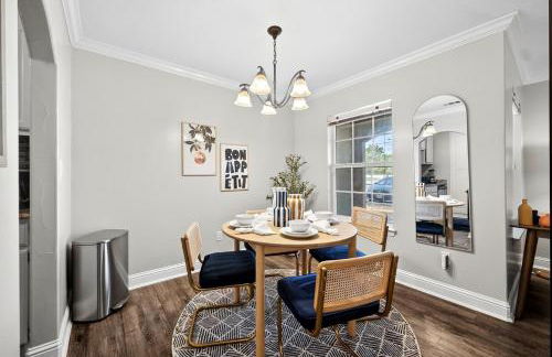 Walk to AT&T Stadium - Modern 2BR With Backyard - Foto 31